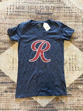 Wright and Ditson NWT Women’s Rainer V-neck Blue Shirt size Medium